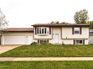 705 41st Ave NW, Rochester, MN 55901