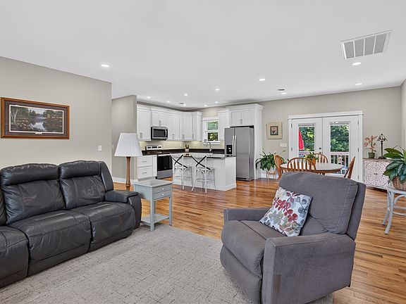 4th image of 405 Pawnee Dr