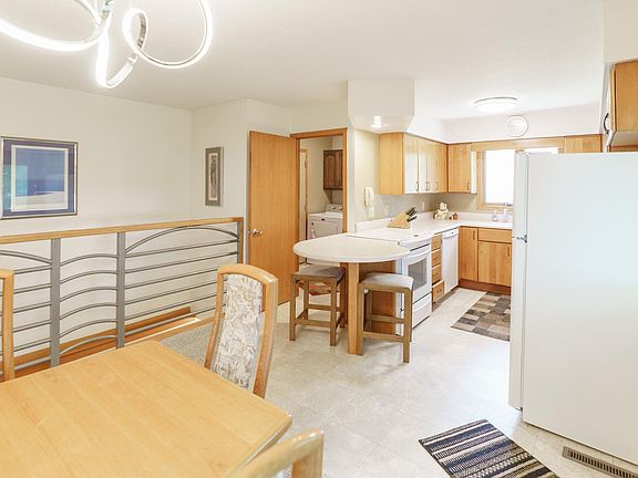 3rd image of 117 Broadmoor Dr