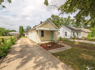 1214 Bacon St, Monroe, MI 48161