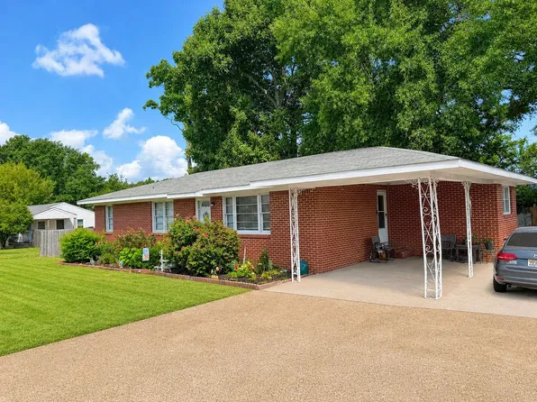 108 W Tunstall St, Tuscumbia, AL 35674