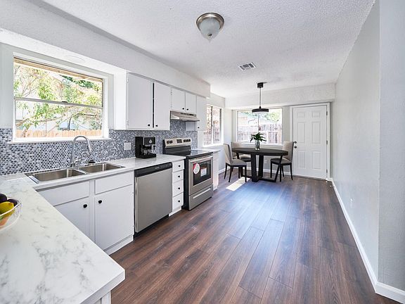 3rd image of 902 Fieldwood Dr #A