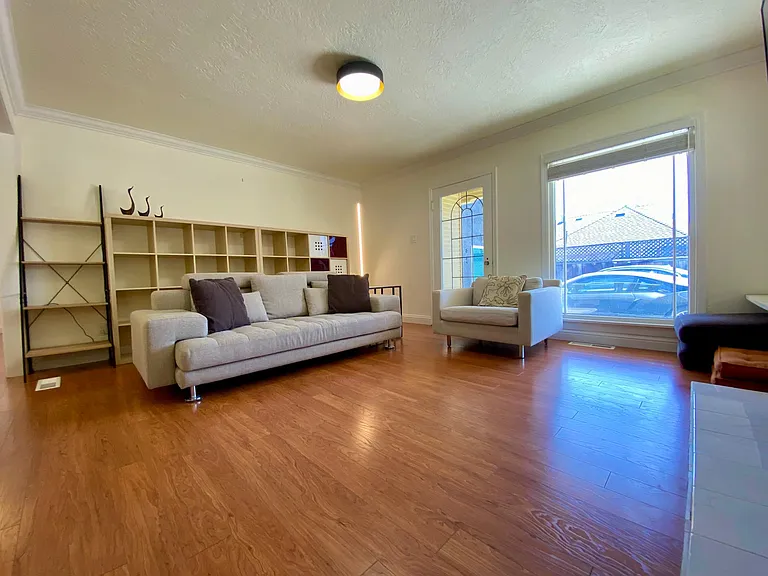 945 Marion Way — Photo 3