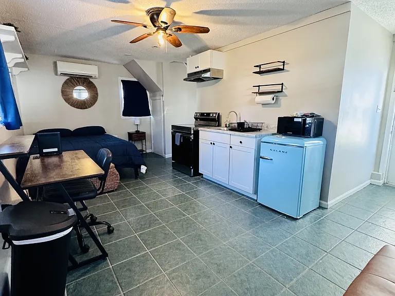1105 W Rock Spring Rd #B — Photo 8