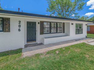 206 Helena St, Bryan, TX 77801