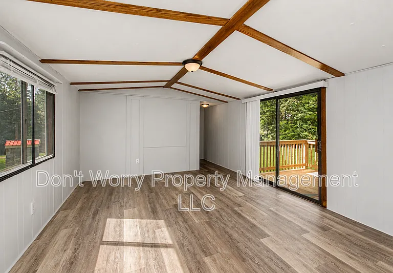 1086 Frye Rd — Photo 4