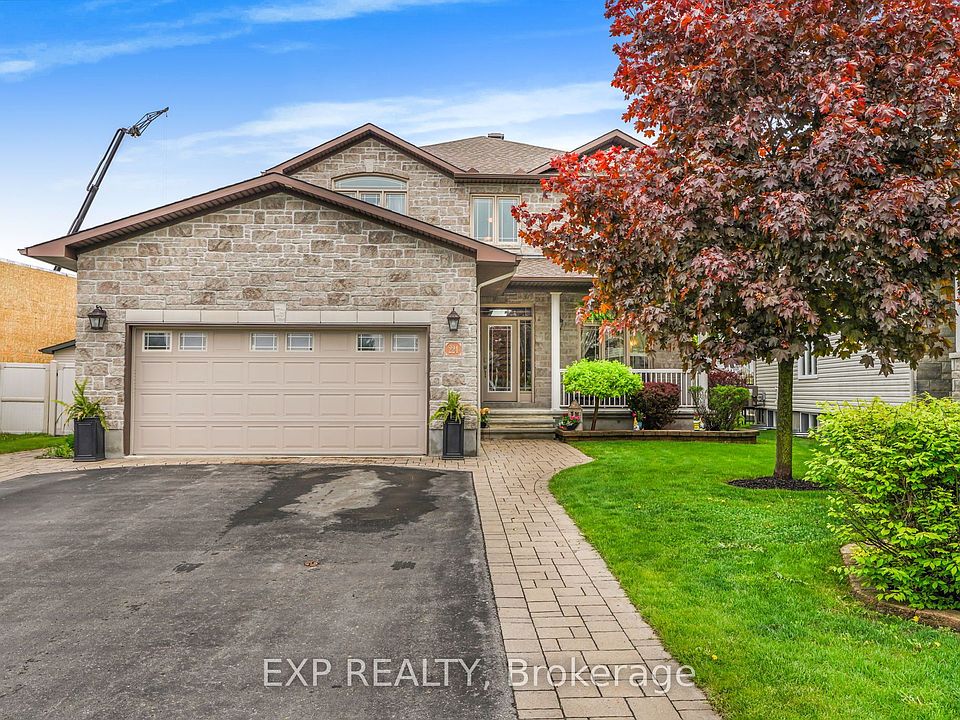 1st image of 224 Topaze Cres