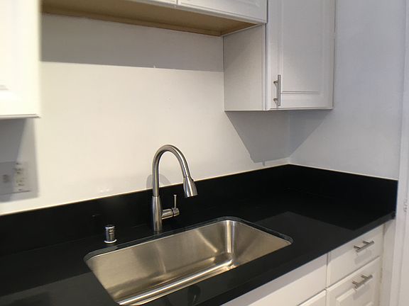 5th image of 1544 N Fuller Ave APT 1