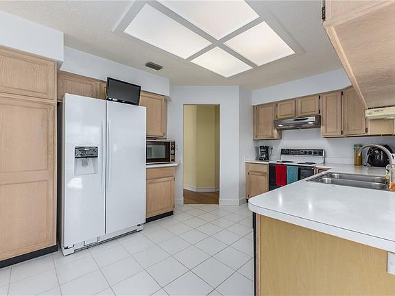 5th image of 1107 SE Strathmore Dr