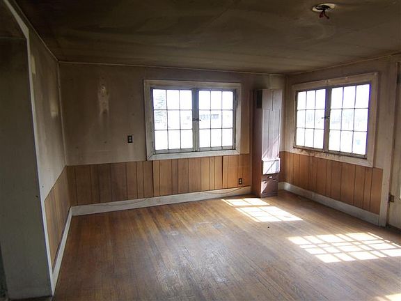 front sunroom with heater