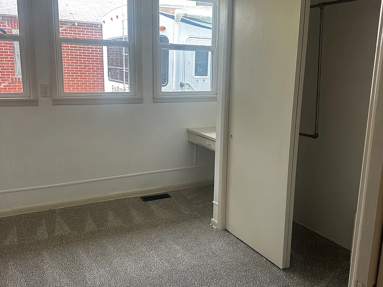 810 E Miami Ave — Photo 6