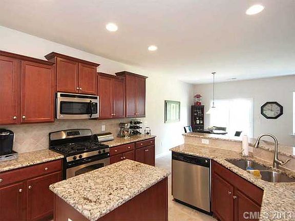 3rd image of 6015 Kelyn Hills Dr