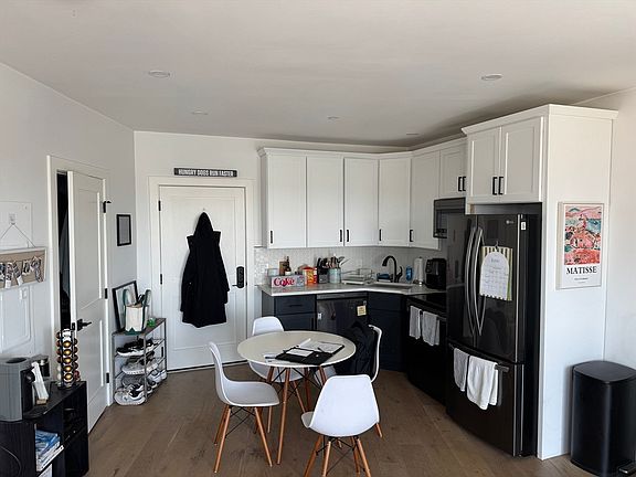 3rd image of 144 Old Colony Ave Unit 405