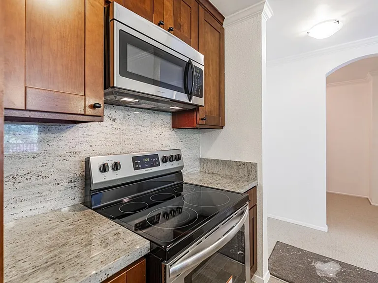 7205 Shelter Creek Ln — Photo 4