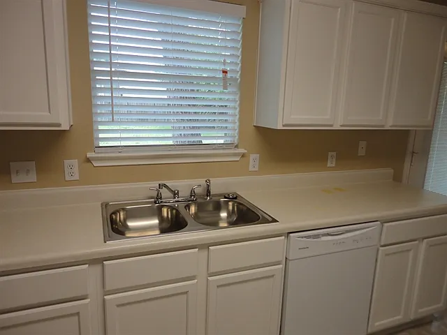 2684 Bradley Ln — Photo 3