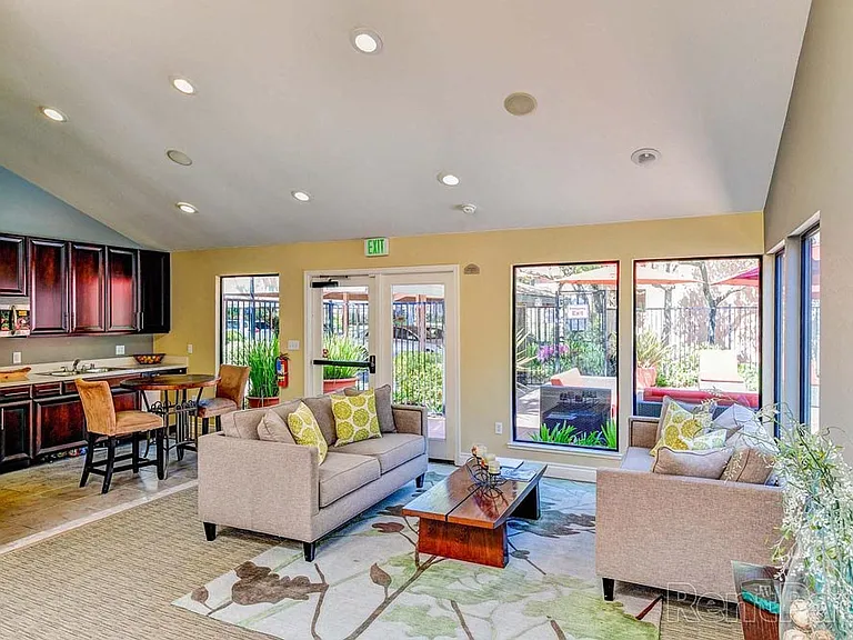 Mission Sierra Apartments — Photo 7