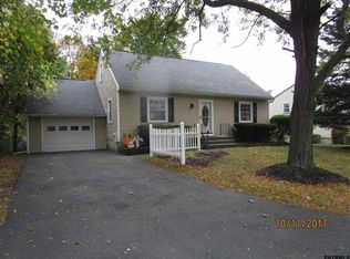 4 Barber Dr, Rensselaer, NY 12144