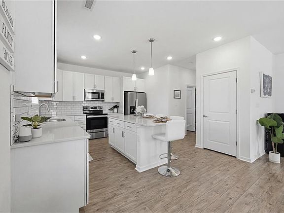 4th image of 508 Esterview Ln