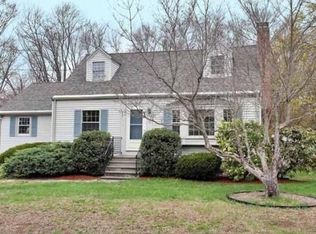 3 Curve St, Bedford, MA 01730