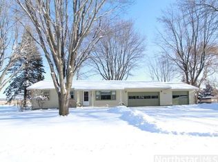 9285 Lennis Ave, Waconia, MN 55387