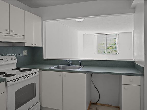 3rd image of 1250 NE 125th St APT 208C