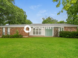 900 Broadhurst Dr, Ballwin, MO 63021