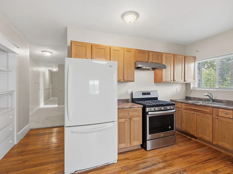 735 Union St — Photo 6