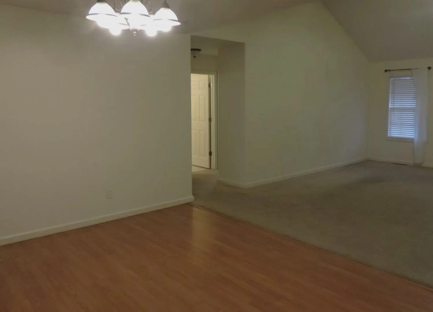 Lovely 3 Bedroom, 2 Bathroom Home! — Photo 2