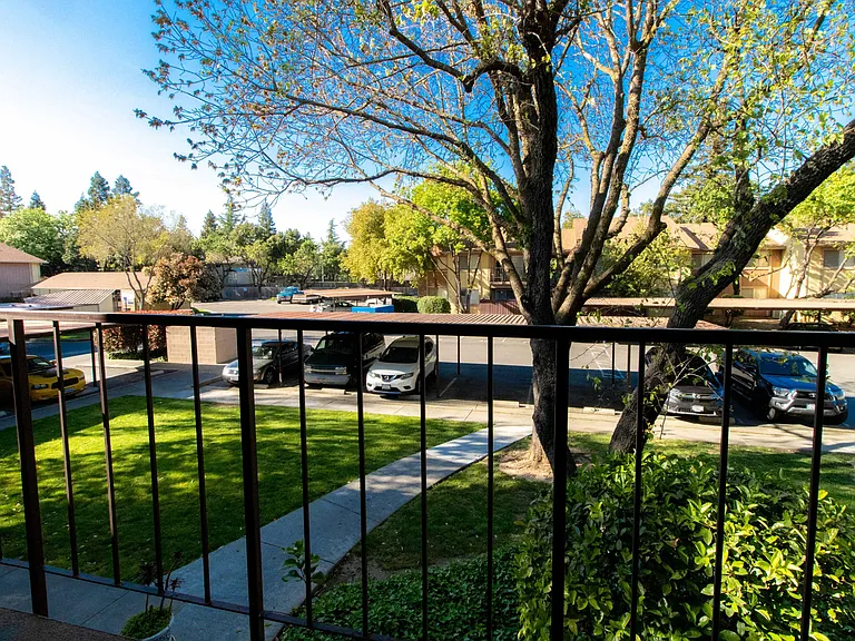 Meadowood Village Apartments — Photo 4