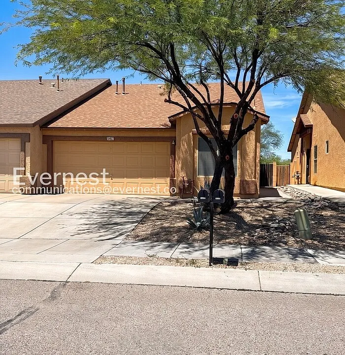 2057 E Calle Arroyo Lindo
