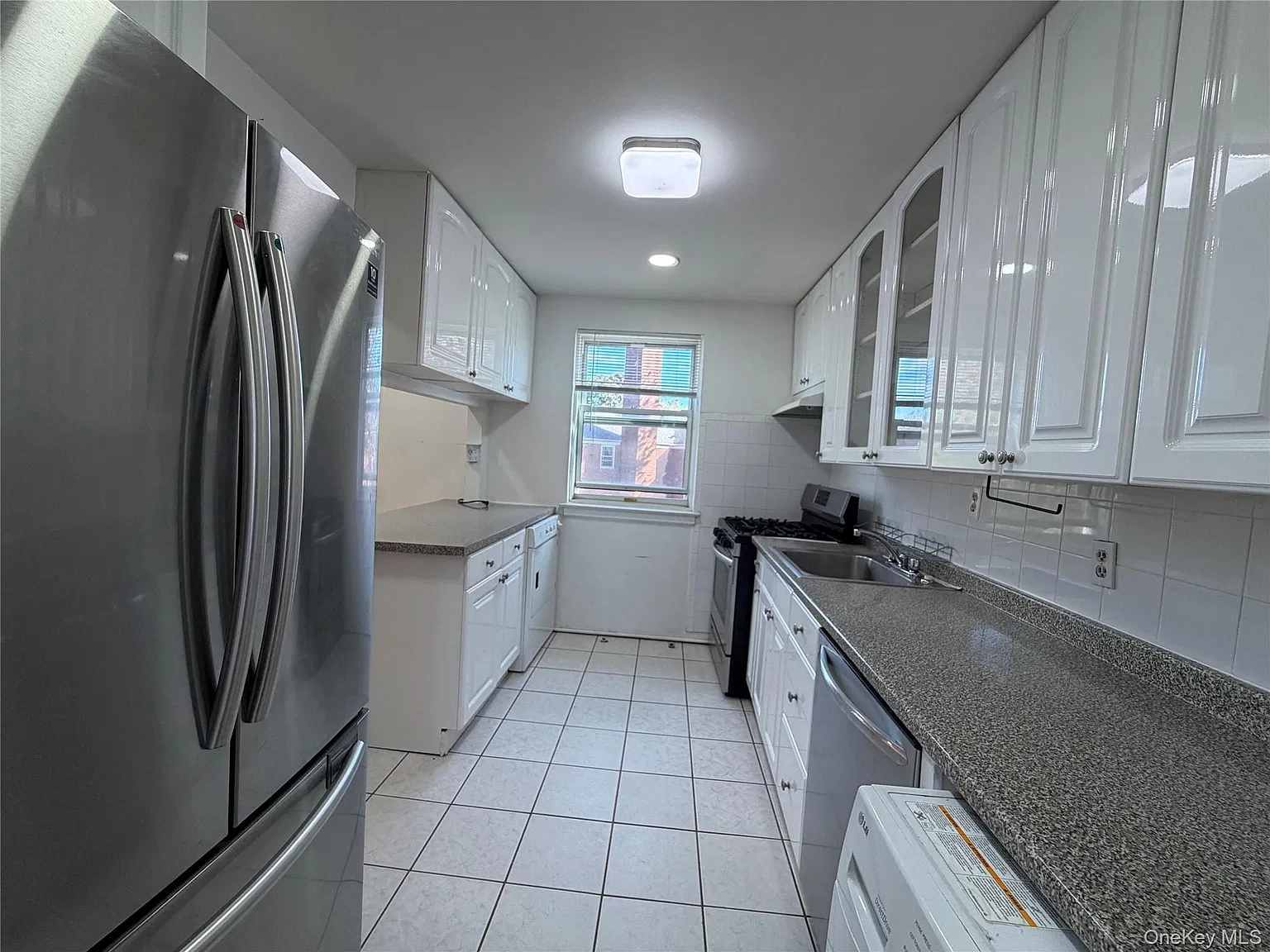 2 bed, 1.0 bath, 856 sqft, $3,500 — Photo 2