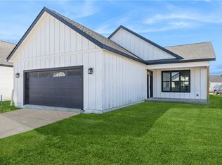 18265 Iltis Dr, Clive, IA 50325