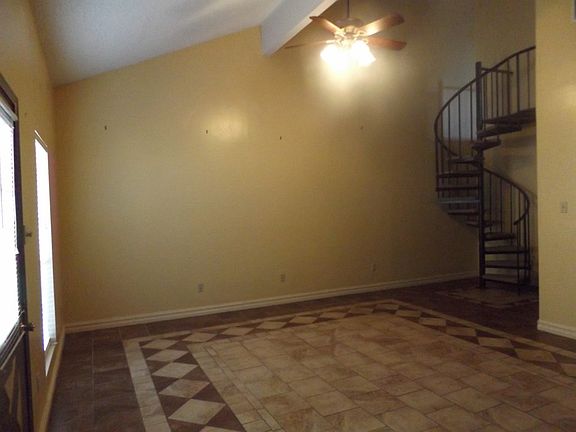3rd image of 1821 N Tallowood Dr