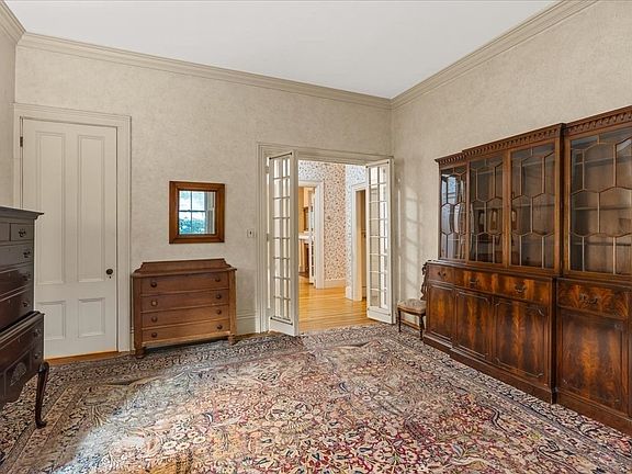 5th image of 40 Columbus St