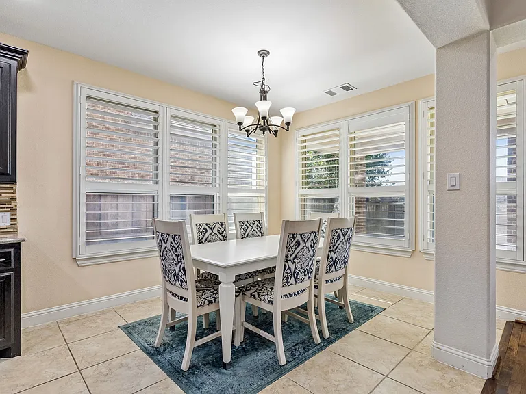 408 Vine St — Photo 25