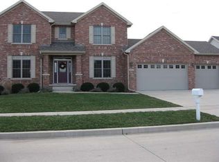 2711 Stevenson Dr, Bloomington, IL 61704