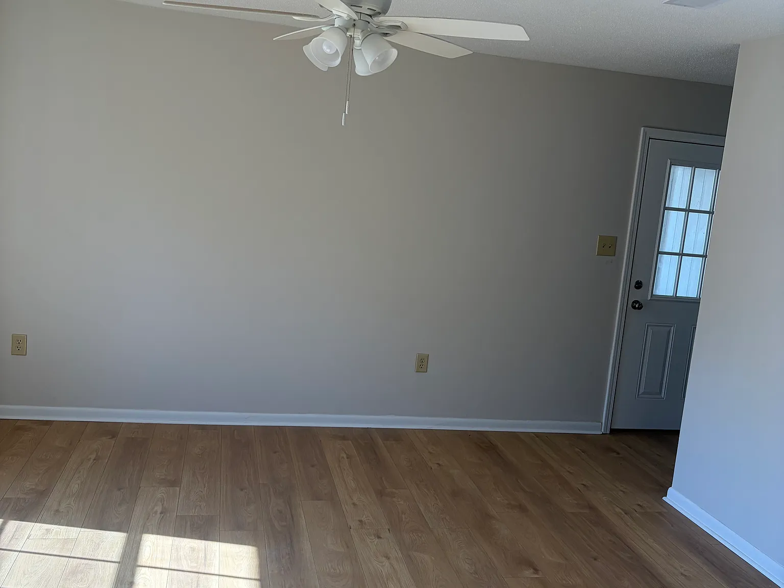 3 bed, 1.5 bath, 1100 sqft, $1,300 — Photo 3
