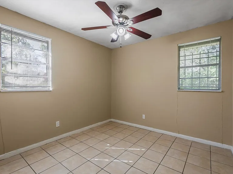 2352 Yorkshire Dr — Photo 31