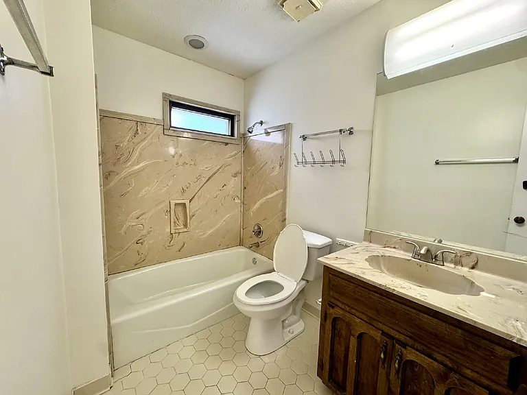 300 Cherry St #4 — Photo 9