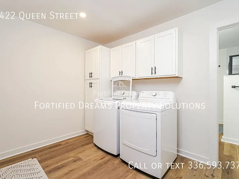 2422 Queen St — Photo 6