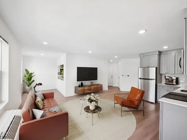 369 18th Ave #304, Newark, NJ 07108