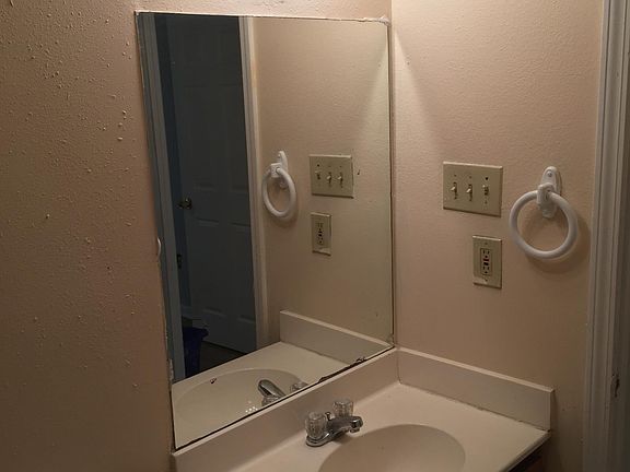 5th image of 625 Vouray Dr APT B