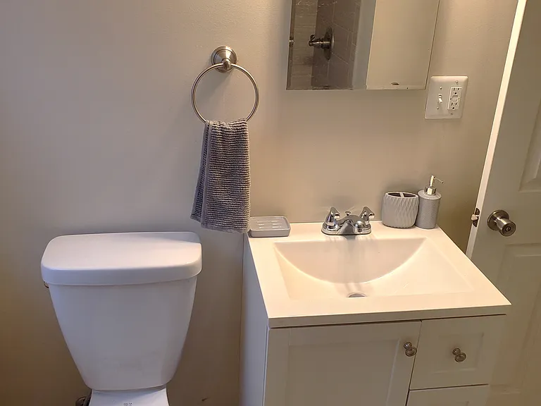 521 N Rembrandt Ave — Photo 20