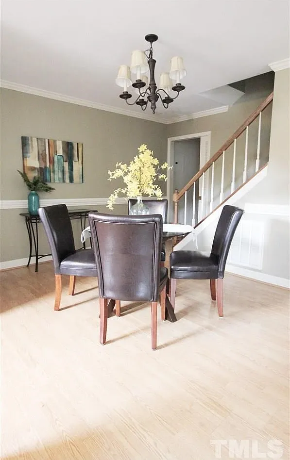 Cosy 3 bed 2.5bath townhouse with patio — Photo 1