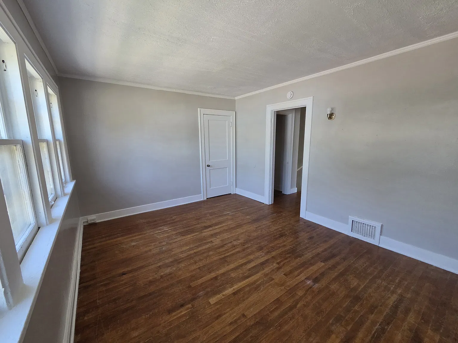 1527 Plastico Avenue Southwest - 2 — Photo 2