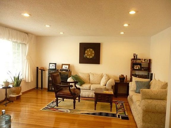 2nd image of 791 Nuttal Oak Ct