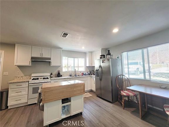5th image of 512 W 21st St #B