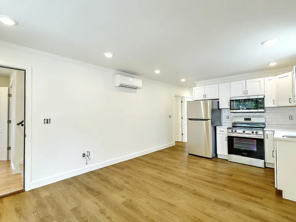 13-15 Amy St