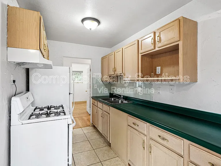 125 Perthshire Rd — Photo 13