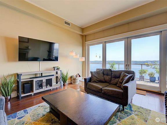 3rd image of 207 Broadway #700